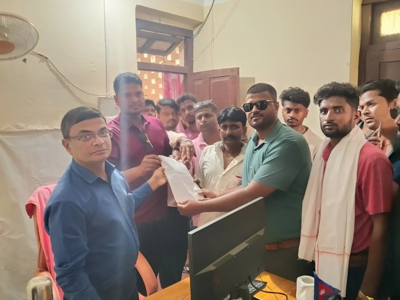 सिरहा प्रादेशिक अस्पतालमा सेवाग्राही हैरानी खेप्दै, नियमित सेवाको माग