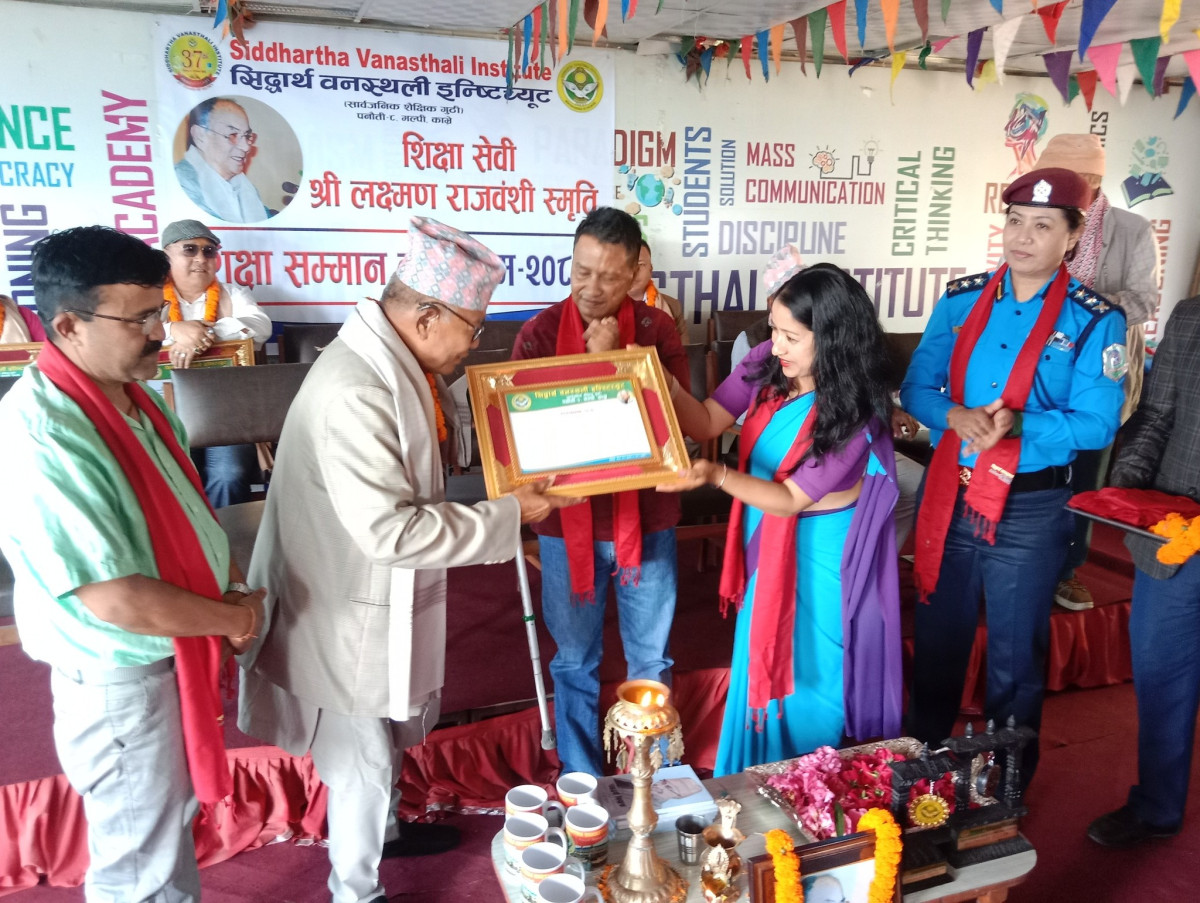 पनौतीको सिद्धार्थ वनस्थलीद्वारा ६ जना शिक्षासेवी सम्मानित