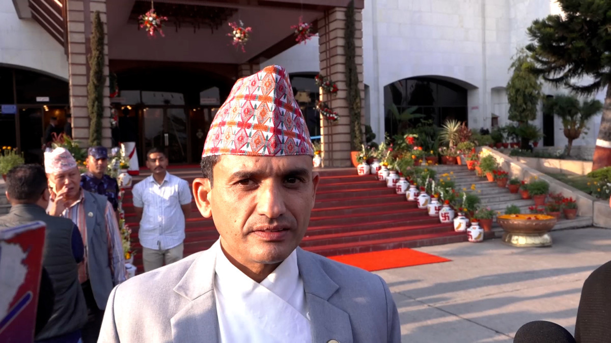 नीति राम्रो, कार्यक्रम छैनन्: माधव  सापकोटा