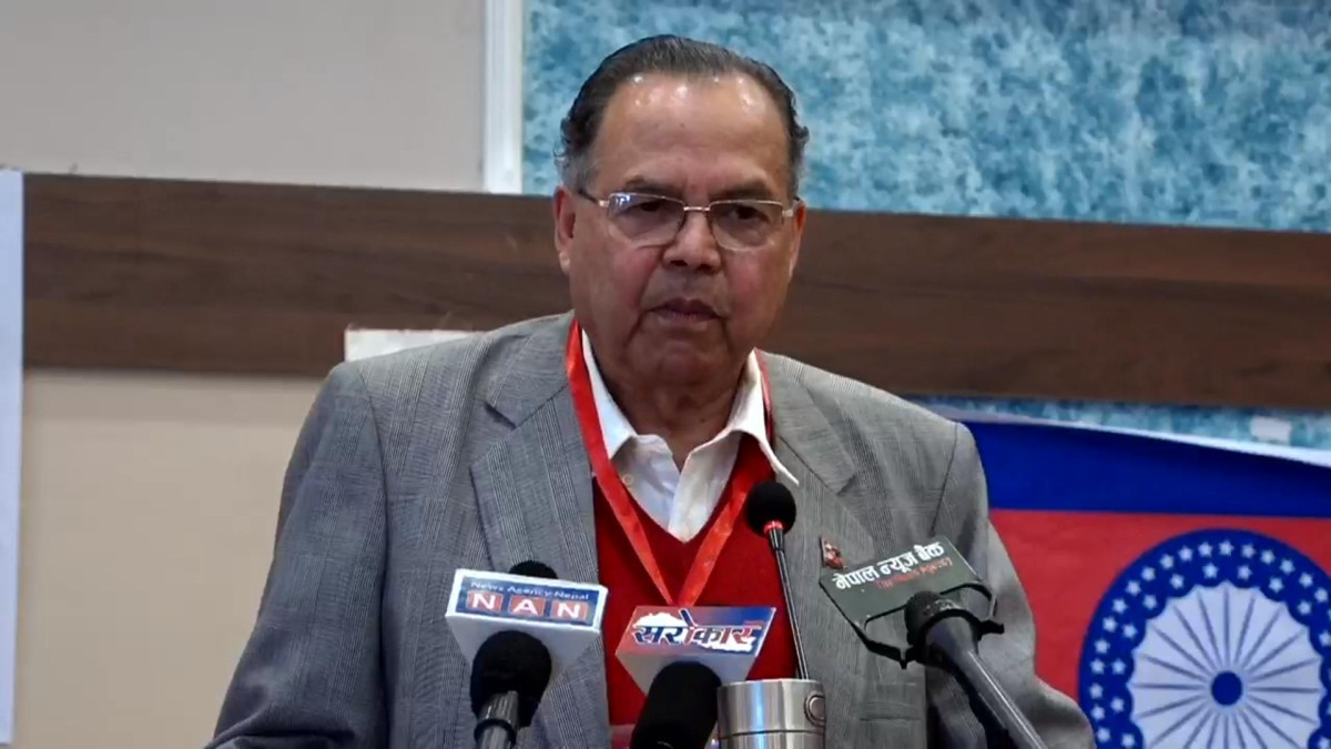 आँखा चिम्लिएर अहिलेको संविधानलाई समर्थन गर्न सक्दैनौँः पूर्वप्रधानमन्त्री खनाल