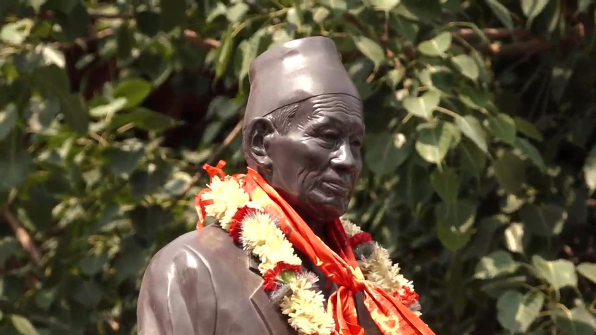 शताब्दी पुरुष सत्यमोहन जोशीको अर्धकदको शालिक अनावरण