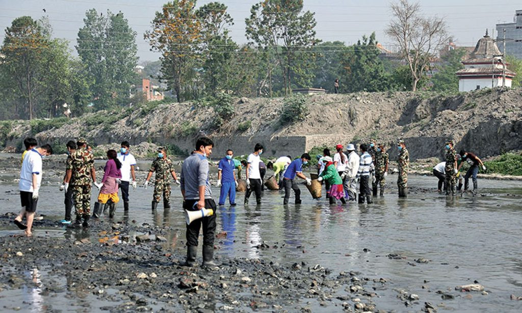 तीन दशकमा पनि पूरा भएन बागमती स्वच्छ अभियान, ढल सिधै नदीमा