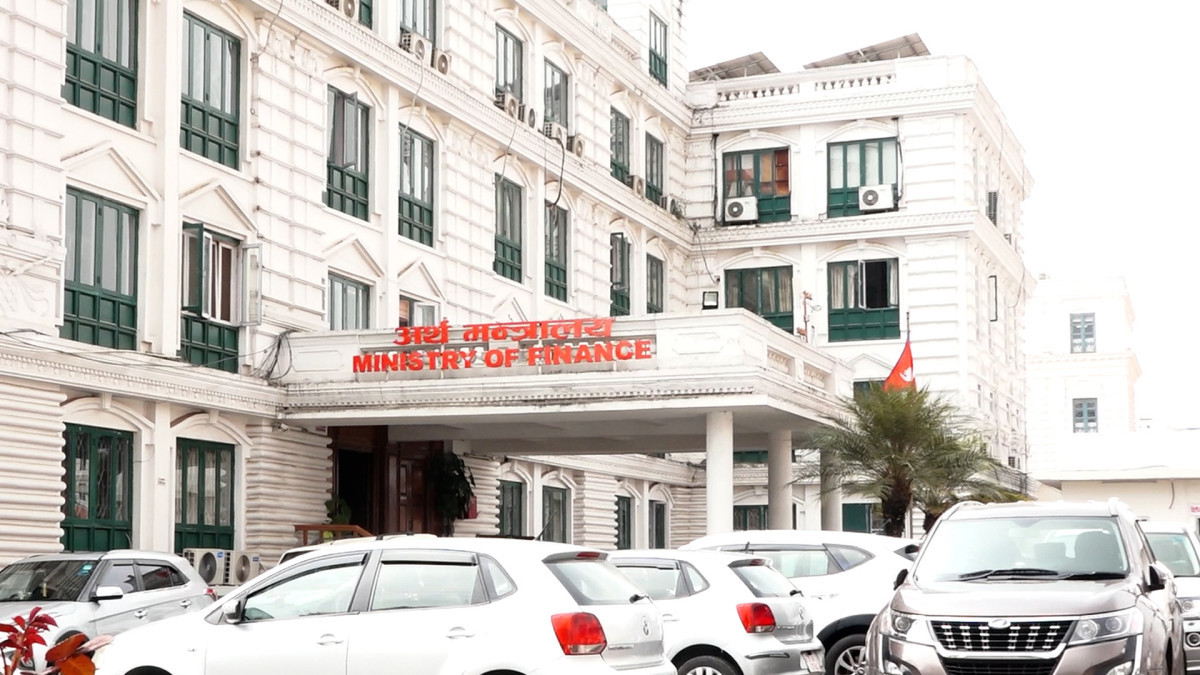 बजेटकाे आकार बढ्दै, खर्च घट्दैः चालु वर्षको भन्दा ठूलो आकारको बजेट ल्याउने सरकारकाे तयारी