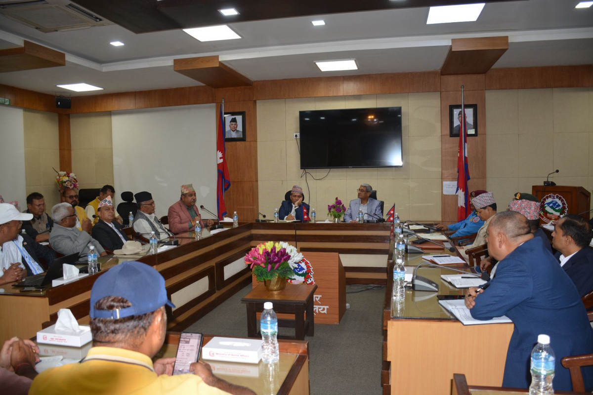 सरकार र यातायात व्यवसायीबीच वार्ता कमिटी गठन गर्ने सहमति, आन्दोलन भने कायमै
