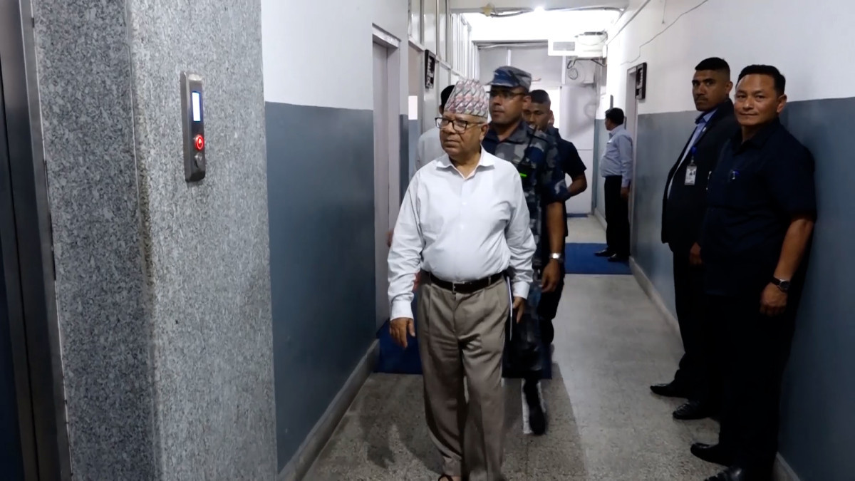 संसदको अवरोध हटाउन अब बीचको उपाय खोज्नुपर्छः अध्यक्ष नेपाल