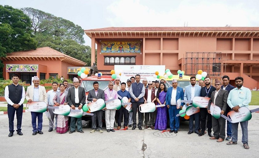 भारत सरकारद्वारा नेपालका स्वास्थ्य संस्थालाई ४० वटा एम्बुलेन्स प्रदान