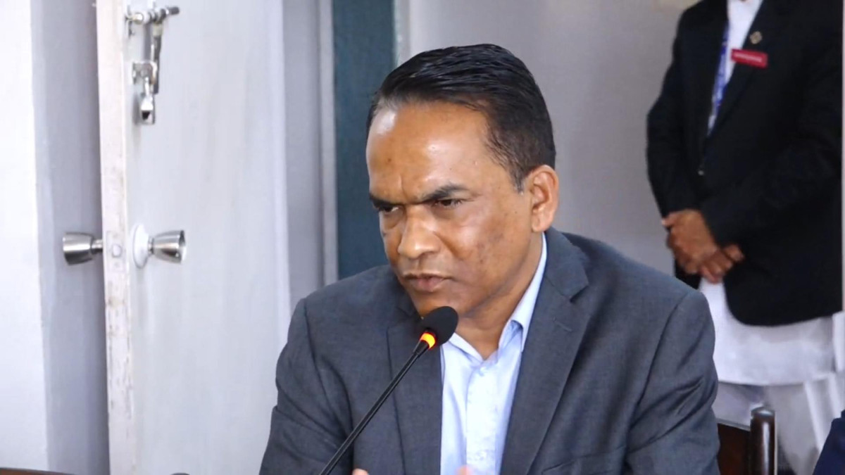 बैंकको लाइसेन्समाथि गभर्नरको प्रश्न