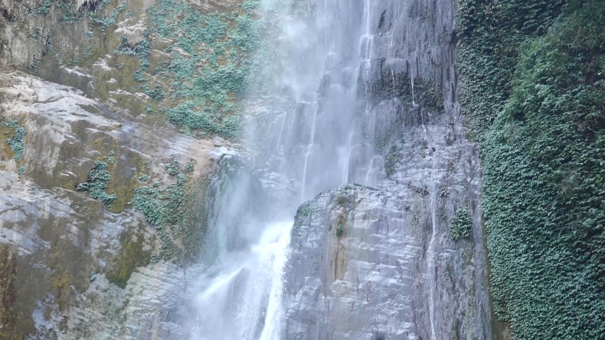 आकर्षक पर्यटकीय गन्तव्य बन्दै चितवनकाे 'जलवीरे झरना'