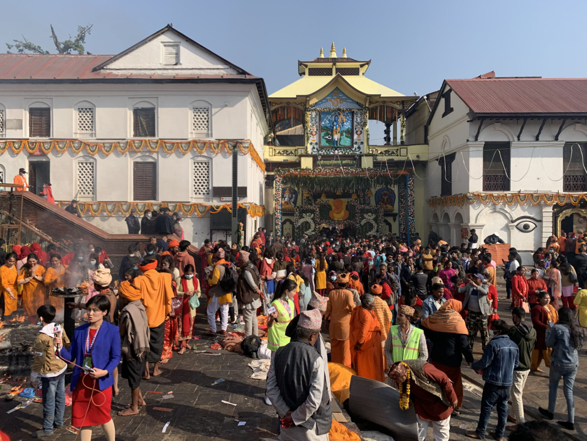 पशुपतिनाथ मन्दिरसहित शिवालयमा भक्तजनको भीड