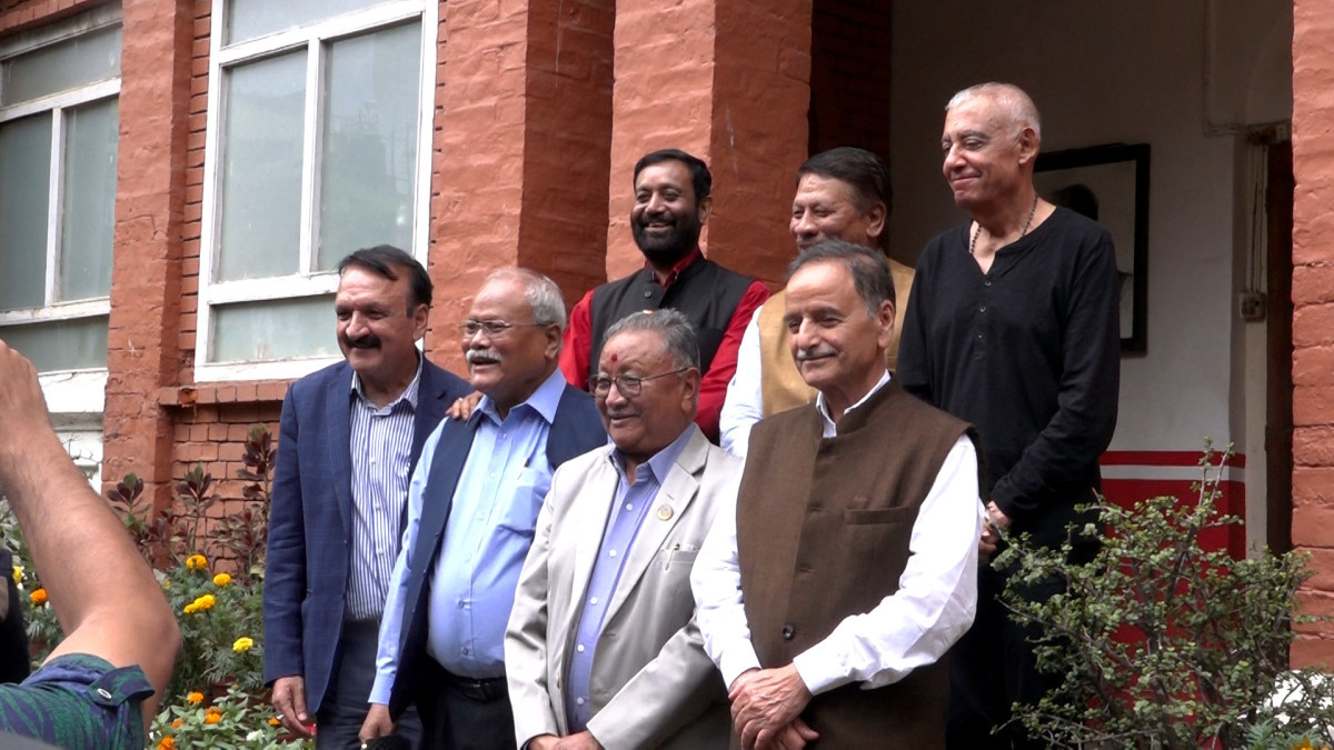 चाक्सीबारी बैठकको निष्कर्षः 'सरकारले जनताका काम गरोस्, संविधान संशोधनको प्रक्रिया शुरु होस्'