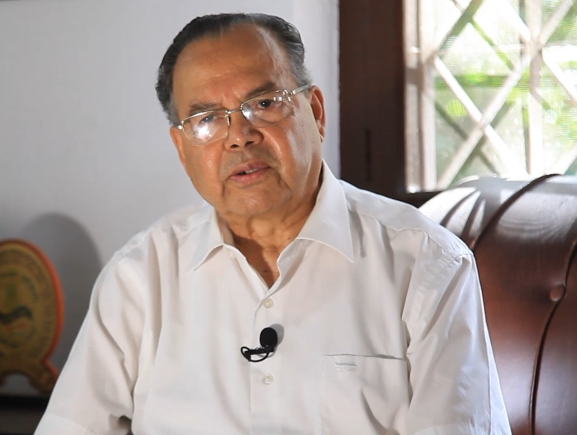 'आफ्नो अनुहार ऐनामा हेर्न' झलनाथ खनालको अध्यक्ष नेपाललाई व्यंग्यात्मक आग्रह
