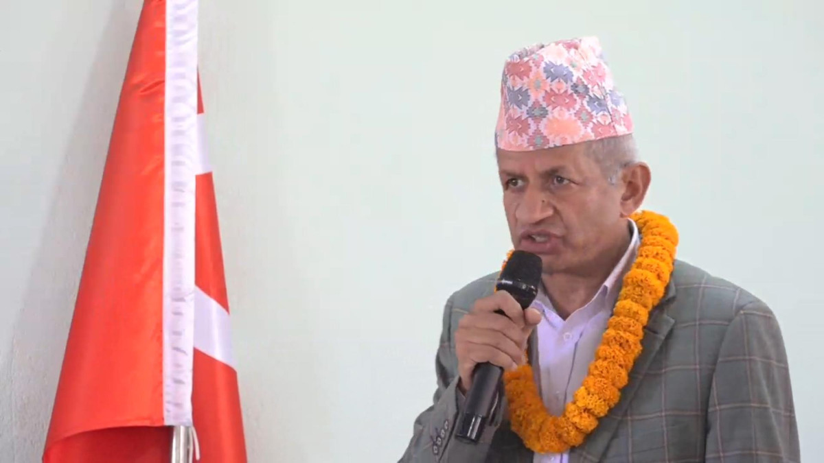 मदन-आश्रित स्मृति प्रतिष्ठानका अध्यक्ष प्रदीप ज्ञवालीले लिए पद तथा गोपनियताको शपथ