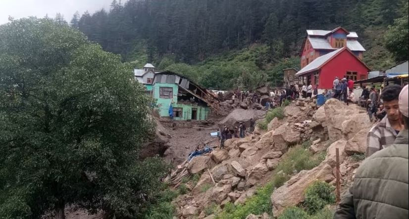 काश्मीरमा आएकाे भीषण बाढीका कारण ३७ जनाकाे मृत्यु