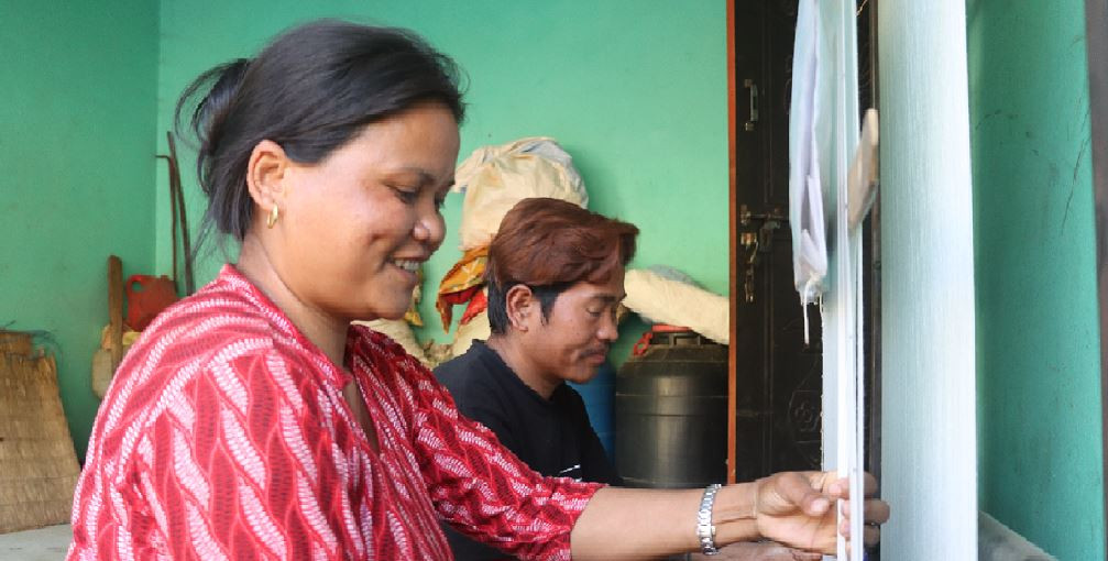 माछा मार्ने काम छोडेर गलैंचामा रमाउदै माझी महिला