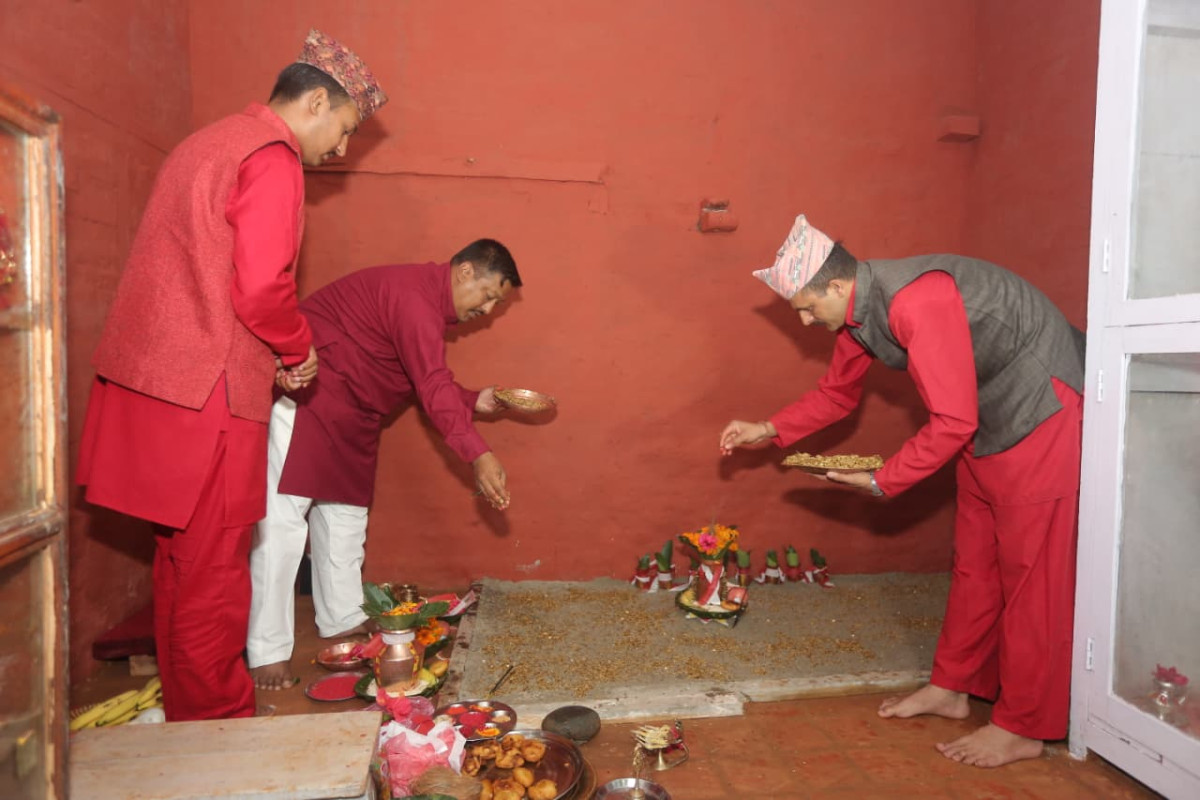 हनुमानढोकाको दशैंघरमा विधिवत रुपमा जमरा राखियो