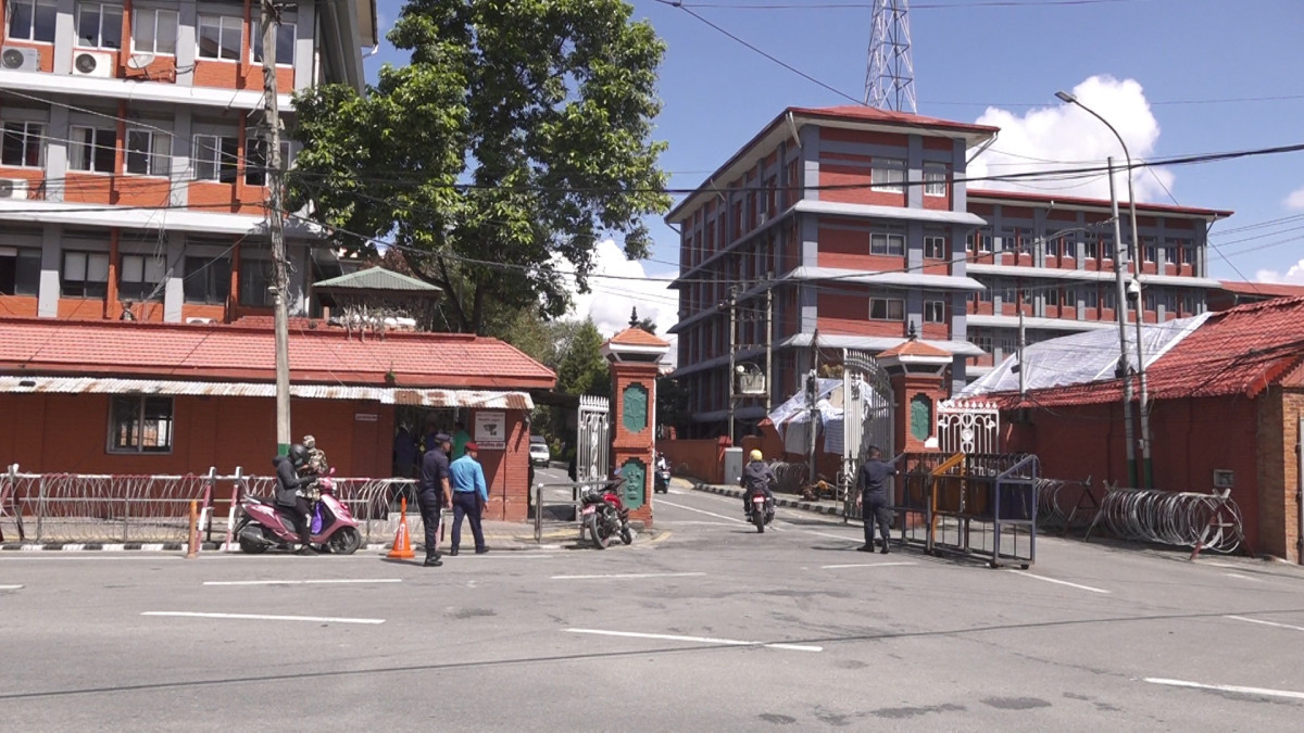 दशैँको बिदा सकिएसँगै सिंहदरबारसहित सरकारी कार्यालयहरुमा चहलपहल बढ्दै