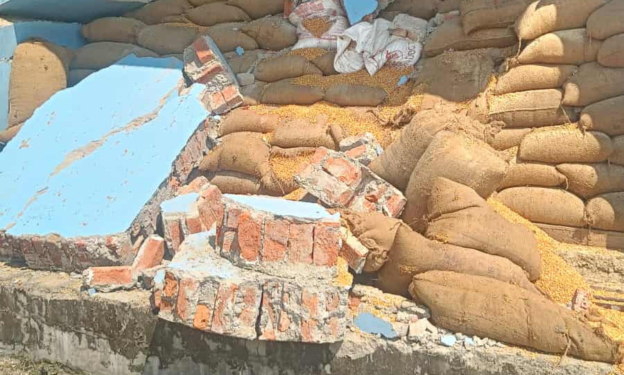 चितवनमा किसान दाना उद्योगको पर्खाल भत्किँदा ३ जनाको मृत्यु