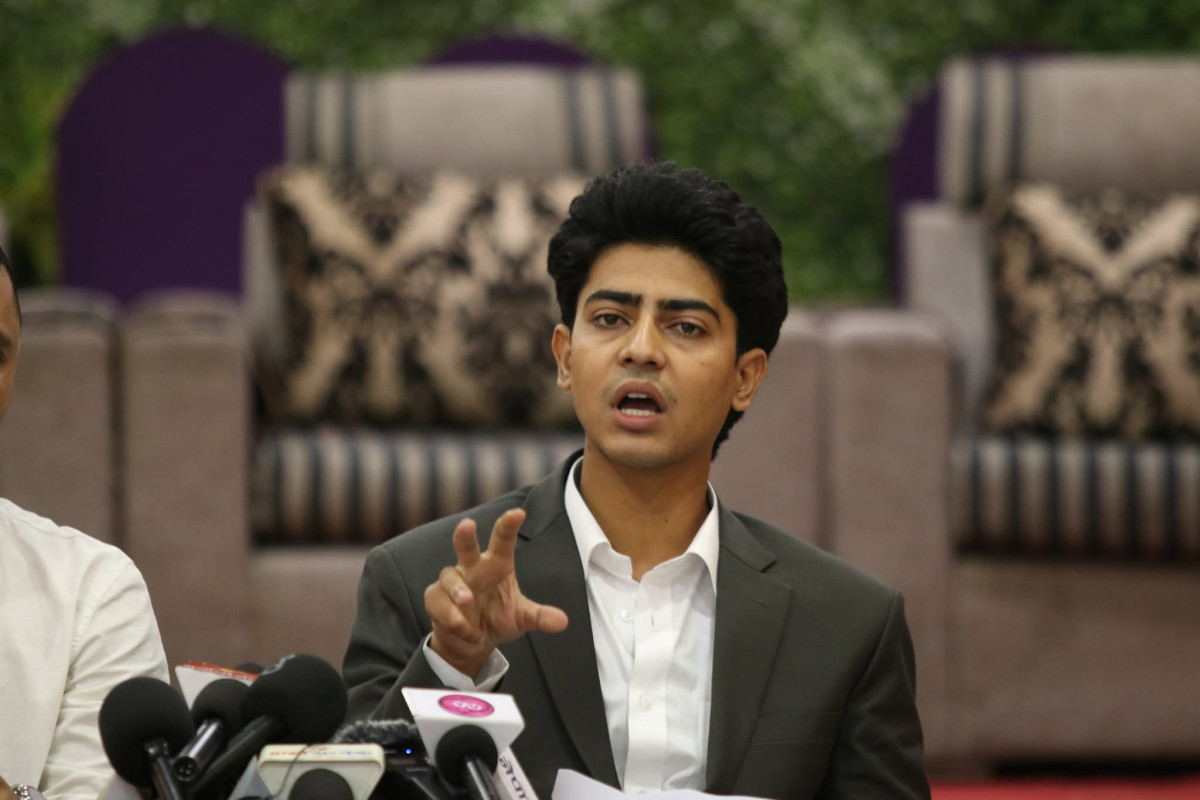 जेनजी युवा मिरज ढुंगानाले नयाँ दल घोषणा गर्दै