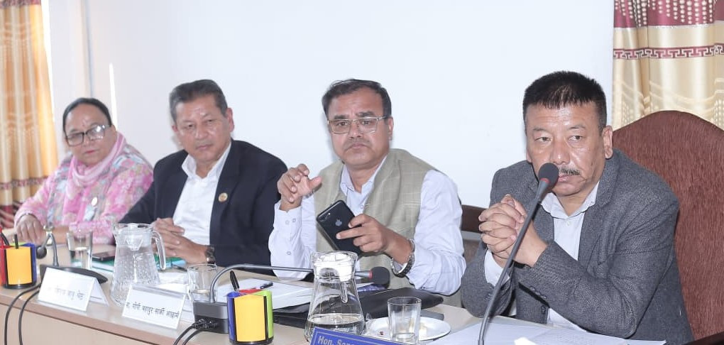 आफ्नो सेवा सुविधा कटौतीमै सांसदहरुको चासो