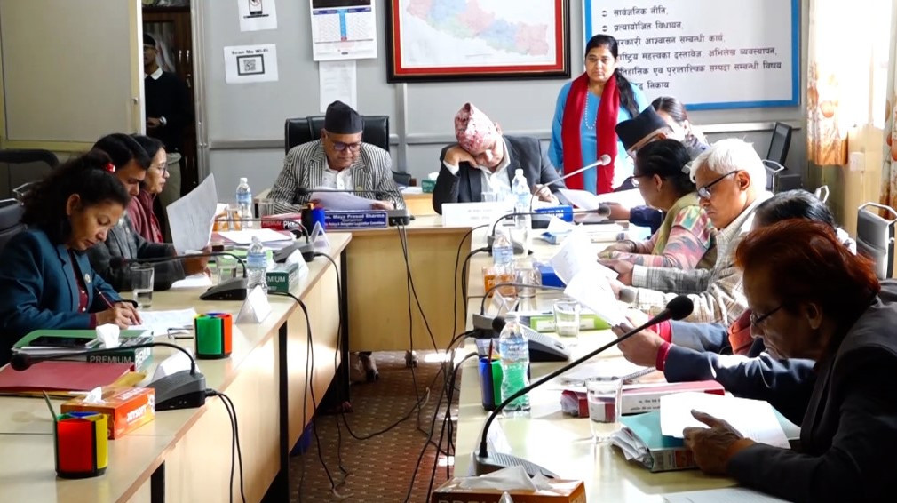 सरकार निर्वाचनको तयारीमा केन्द्रित हुनुपर्नेमा राष्ट्रिय सभाका सांसदहरुको जोड