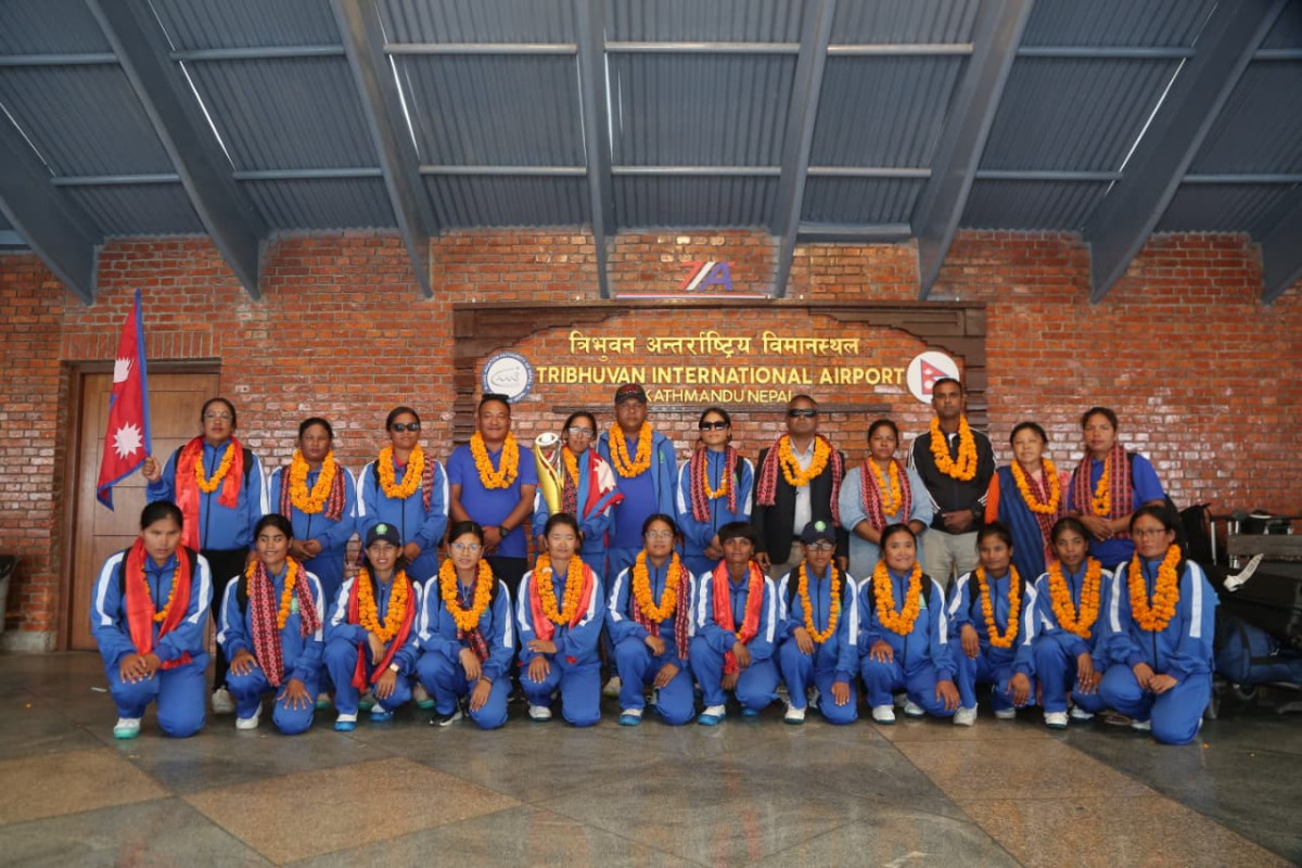 पहिलो उपाधिको लक्ष्य अधुरै उपविजेता बनेको नेपाली महिला टोली स्वदेश फिर्ता