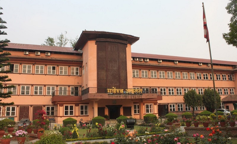 विशिष्ट व्यक्तिको विदेश उपचार खर्च फिर्ता गराउन सर्वोच्चमा रिट