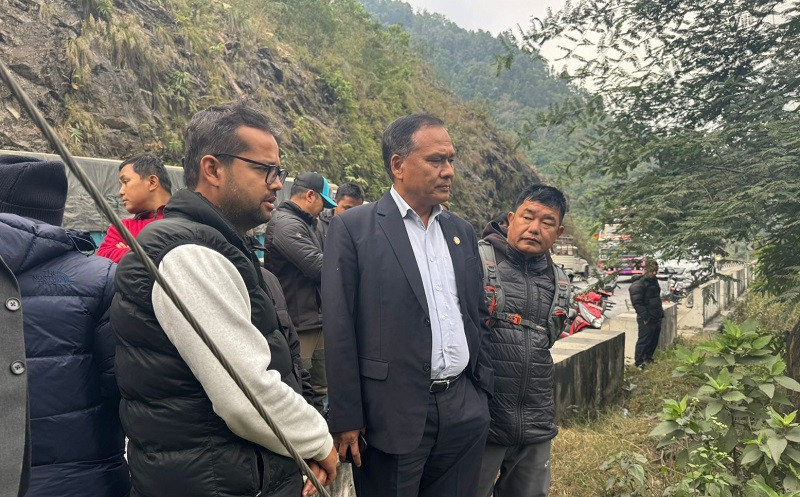 एक महिनाभित्र काम शुरू नगरे घुमाउने पुलको ठेक्का तोडिनेछः मन्त्री घिसिङ