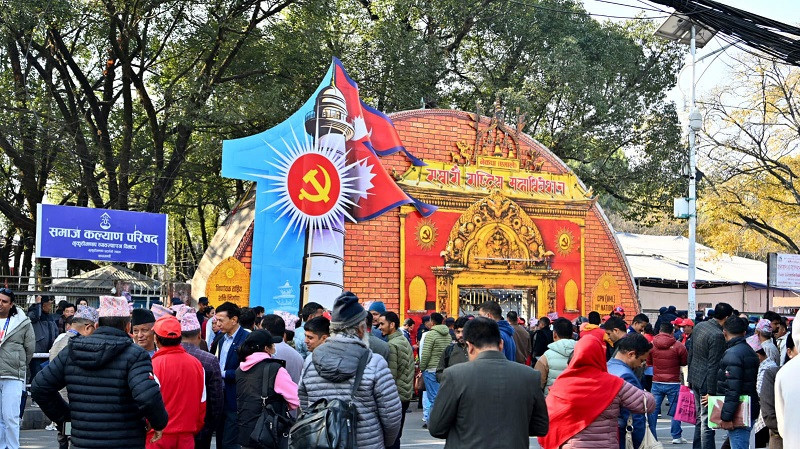 एमालेको नयाँ नेतृत्वका लागि मतदान शुरु हुँदैः नेता–कार्यकर्ता मत माग्न व्यस्त