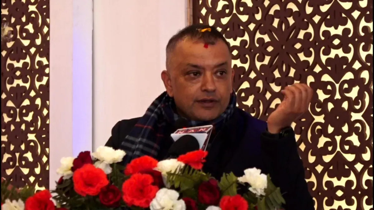 १५औं महाधिवेशनमा सभापतिमा उम्मेदवारी दिने गगन थापाको घोषणा