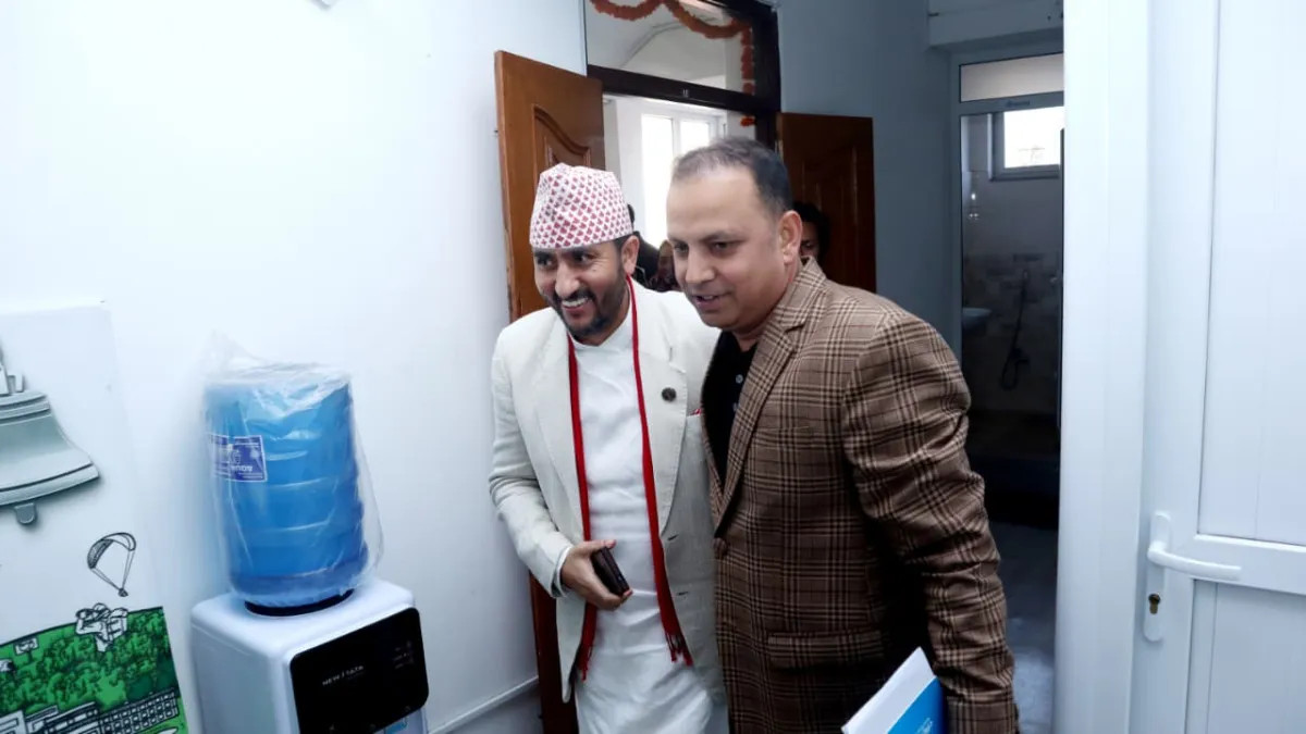 निर्वाचनको माहोल बनाउँदै सरकार, दल कार्यालयमै पुगेर छलफल : रास्वपा
