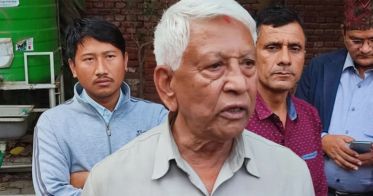 राष्ट्रपतिबाट शपथ लिँदै प्रतिनिधिसभाका ज्येष्ठ सदस्य केसी, भोलि २७४ सांसदलाई शपथ खुवाउने