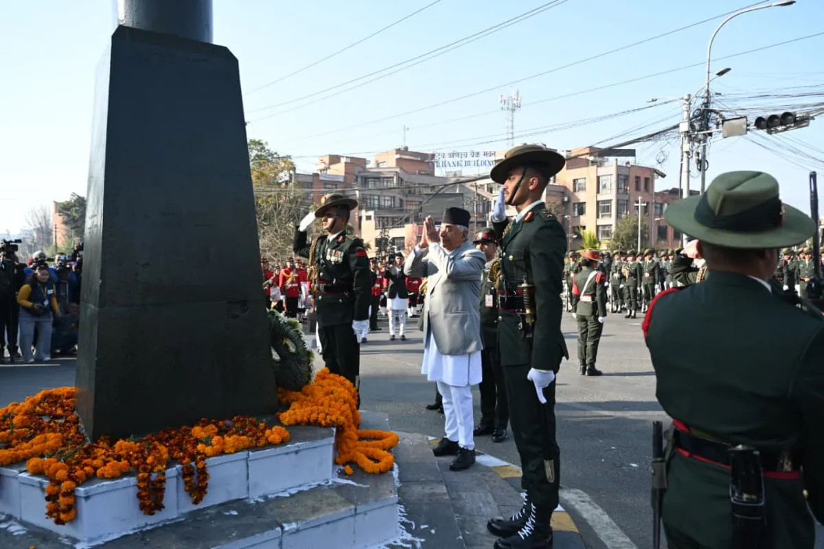 राष्ट्रपति पौडेलले पृथ्वीनारायण शाहको शालिकमा गरे माल्यार्पण