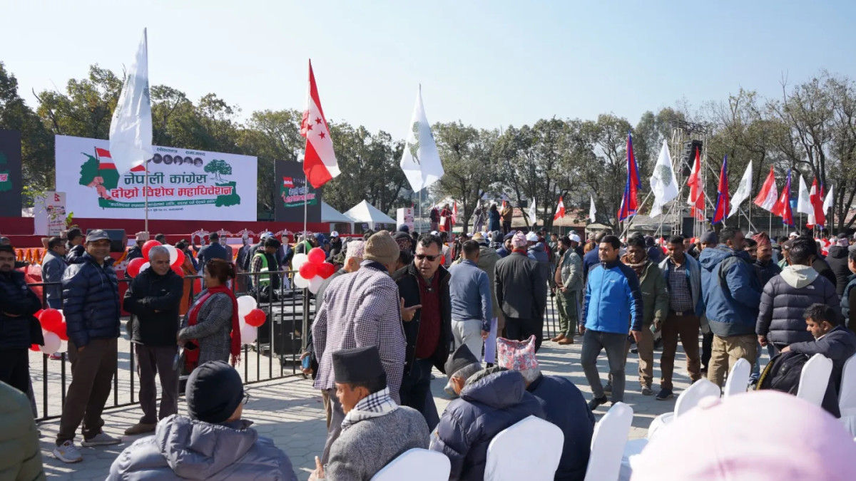 केन्द्रीय समिति भंगको माग गर्दै कांग्रेस विशेष महाधिवेशन पक्षधरको प्रदर्शन
