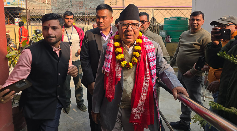 सहसंयोजक माधवकुमार नेपाल रौतहट–१ बाट उम्मेदवारी दर्ता