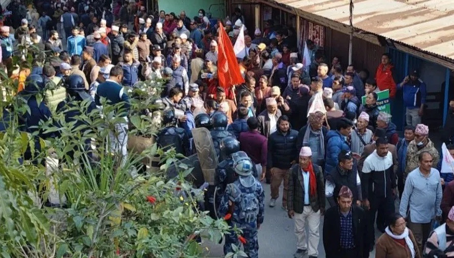 प्रतिनिधि सभा निर्वाचन : रामेछापमा १७ जनाकाे उम्मेदवारी दर्ता