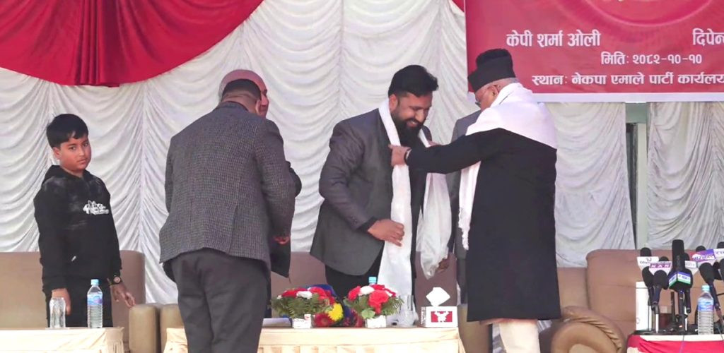 विवादित सेयर कारोबारी दीपेन्द्र अग्रवाल एमालेमा प्रवेश
