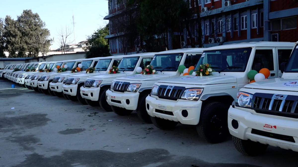 भारत सरकारले ६१ वटा गाडी प्रतिनिधि सभा निर्वाचनका लागि नेपाललाई उपहारमा दियो