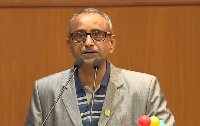 नेकपा एमालेका नेताद्वारा पार्टी परित्याग घोषणा