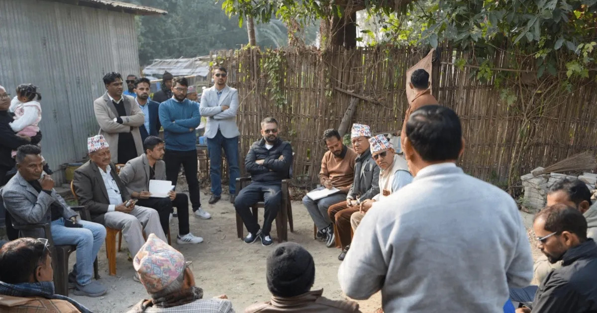 झापा–५ मा सुकुम्वासी बस्ती पुगेर बालेनको आश्वासन