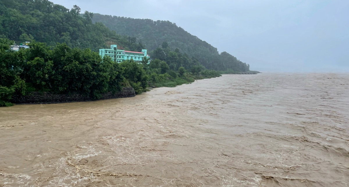 बाँकेको राप्ती तटीय क्षेत्रमा बाढी र कटान समस्या : स्थानीयले दीर्घकालीन समाधान मागे