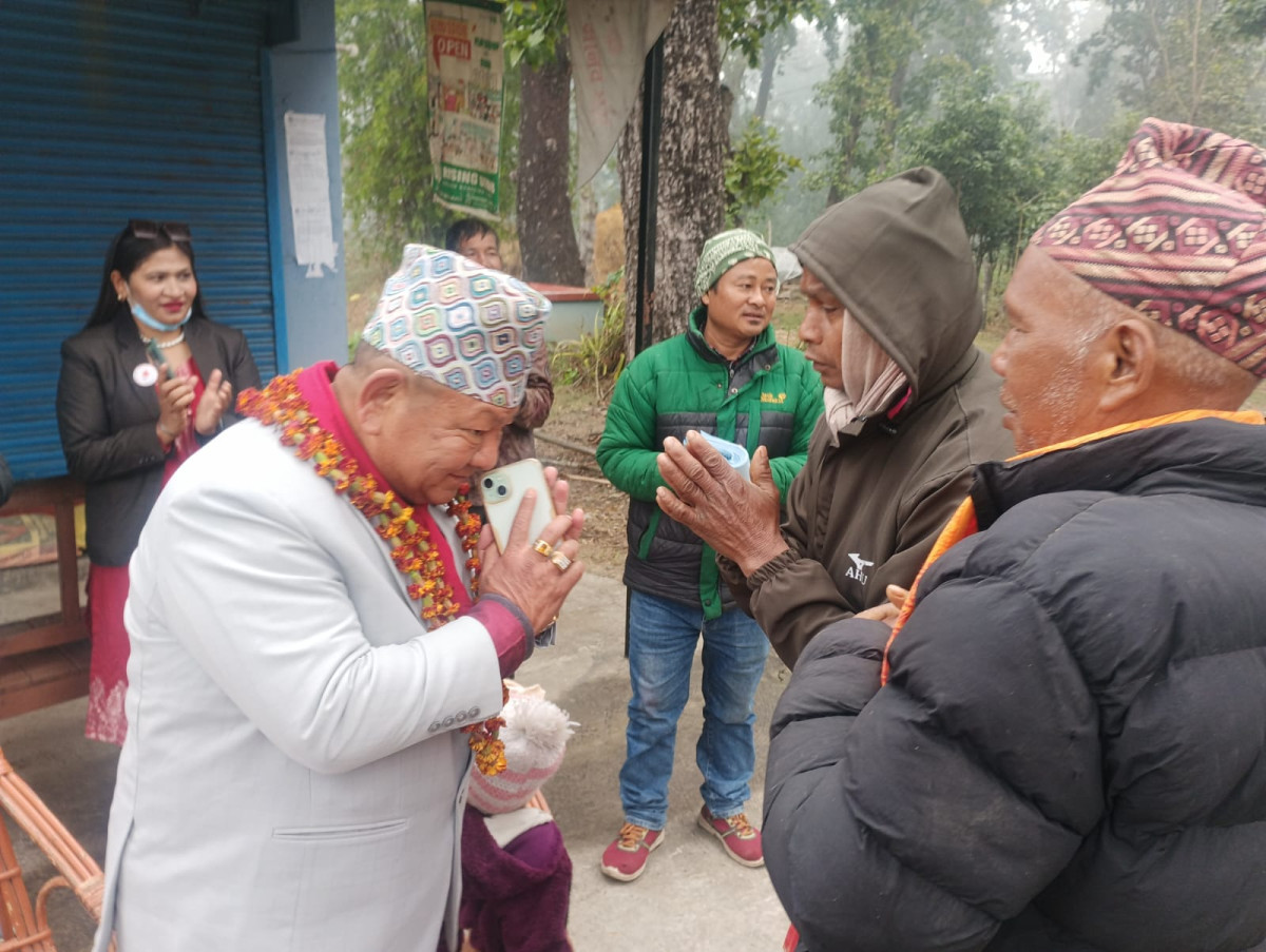 कैलाली–५ मा चुनावी सरगर्मी बढ्दै : प्रेमबहादुर आलेको घरदैलो अभियान तीव्र, विकास एजेन्डासहित मतदातासँग संवाद