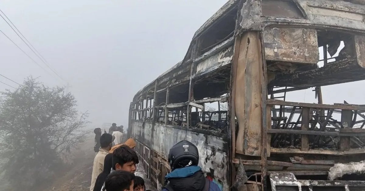 कपिलवस्तुमा गुडिरहेको बसमा आगलागी, सबै यात्रु सकुशल