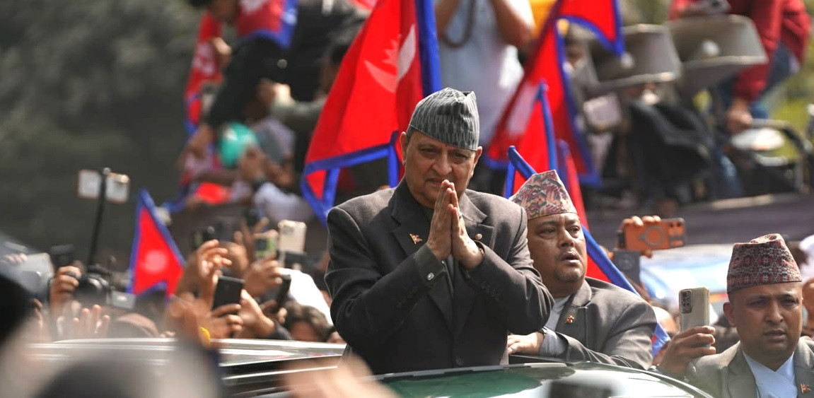 ज्ञानेन्द्र शाह त्रिभुवन विमानस्थल आइपुगे, समर्थकद्वारा स्वागत