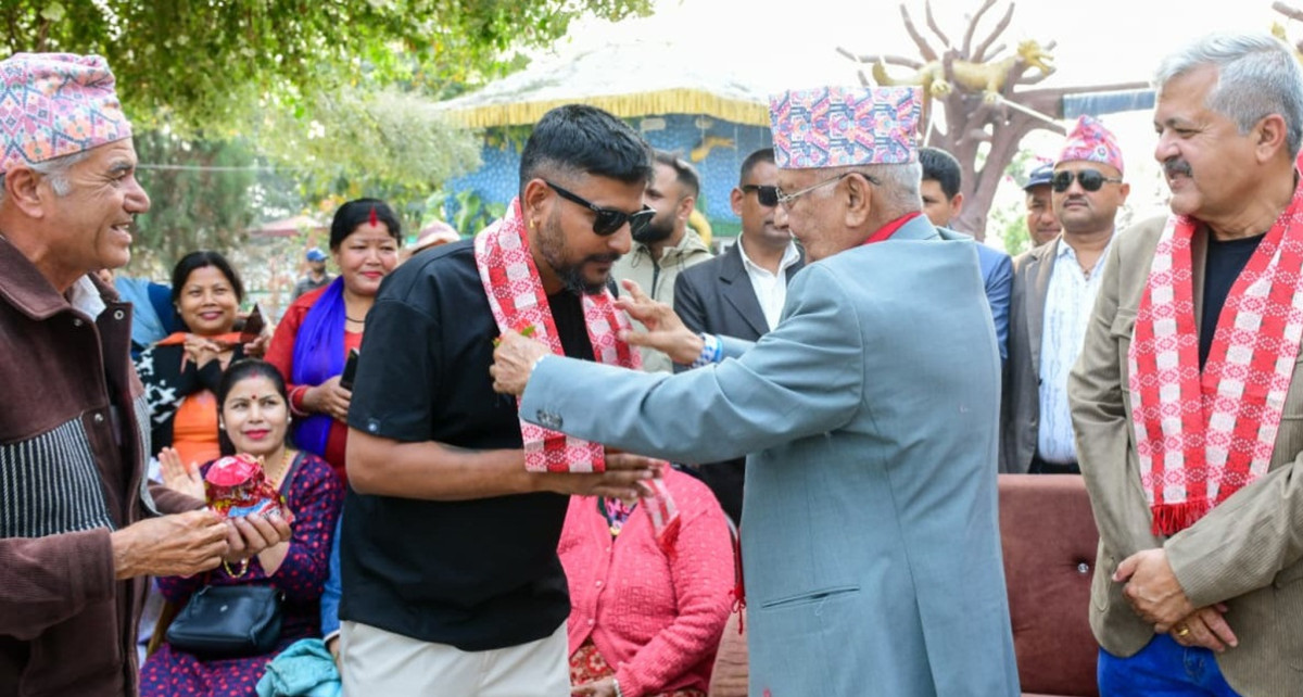 एमाले प्रवेश गर्दै खनालले भने- ‘ओलीको राष्ट्रवादी अडानमा साथ दिन्छौँ’