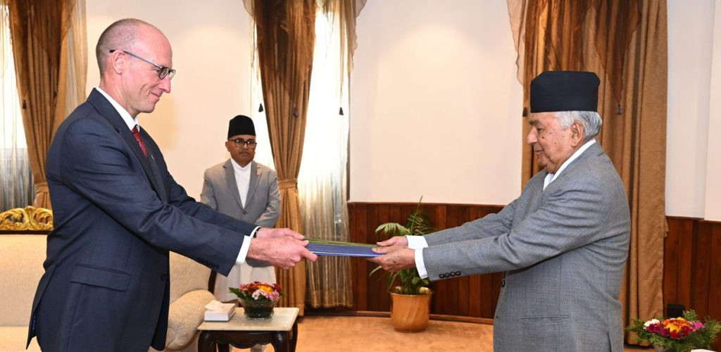 ५ देशका राजदूतले राष्ट्रपति पौडेलसमक्ष ओहोदाको प्रमाणपत्र पेस गरे