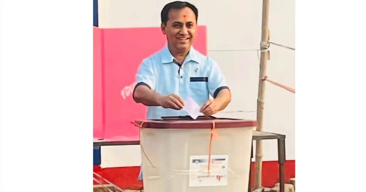 नेपाली कांग्रेसका उपसभापति विश्वप्रकाश शर्माले झापामा मतदान गरे