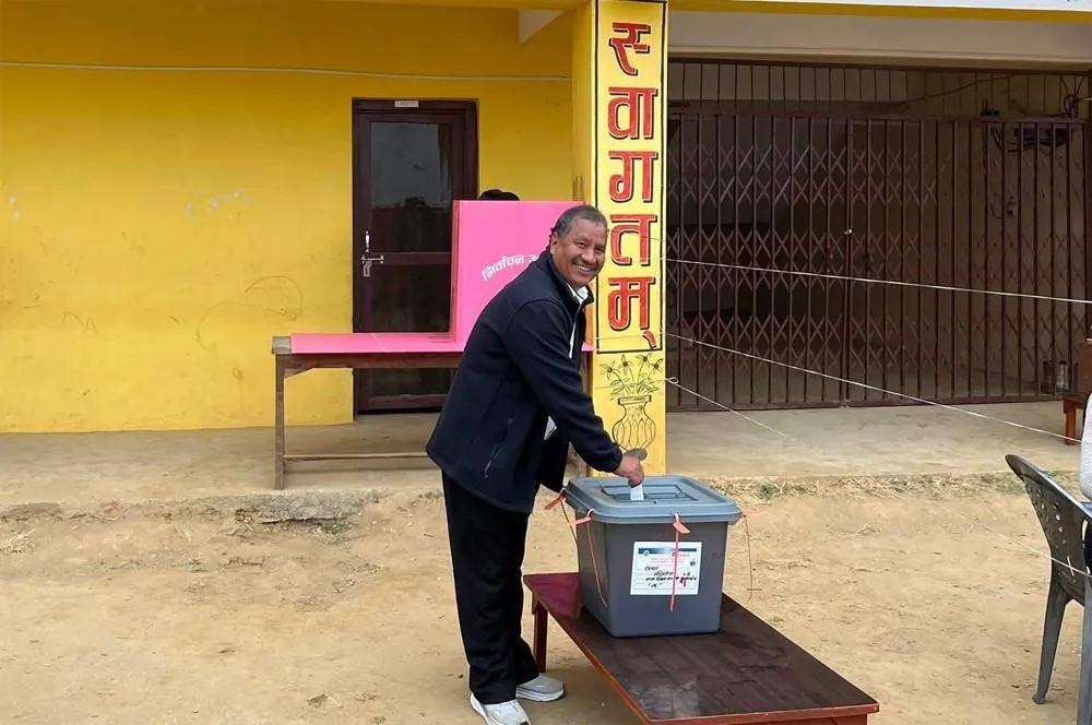 नेकपा माओवादी महासचिव विप्लवले १८ वर्षपछि मतदान गरे