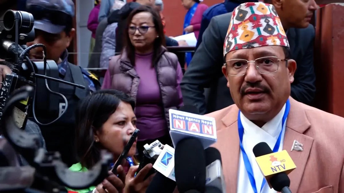 निर्वाचन आयुक्त रामप्रसाद भण्डारीले काठमाडौंमा मतदान गरे, सबैमा मतदान आह्वान
