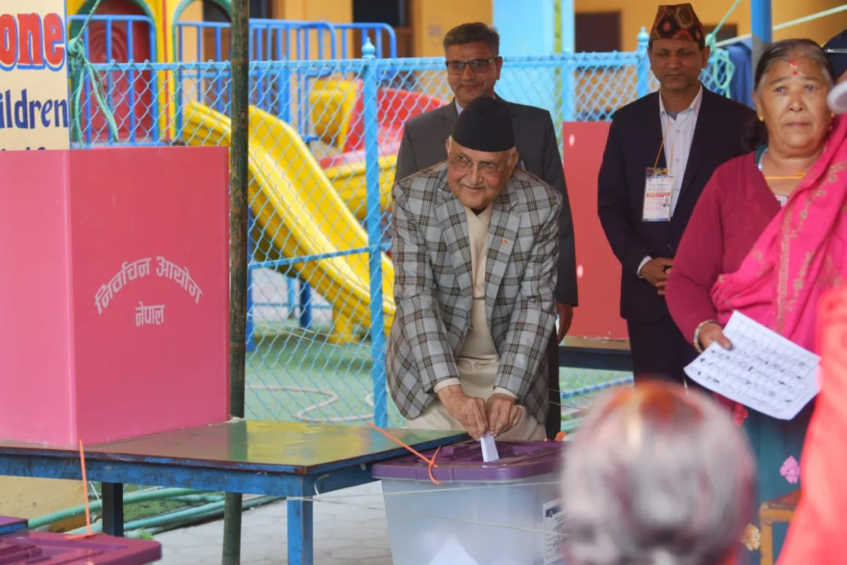 एमाले अध्यक्ष केपी शर्मा ओलीले बालकोटमा मतदान गरे