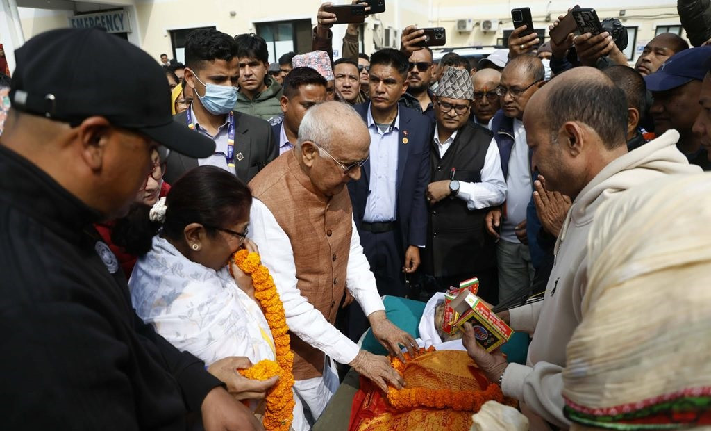 अस्पतालमा ओली पिताप्रति श्रद्धाञ्जली